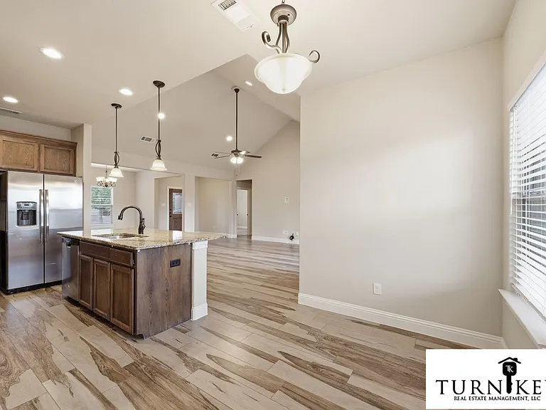 8009 Bangor Dr — Photo 10