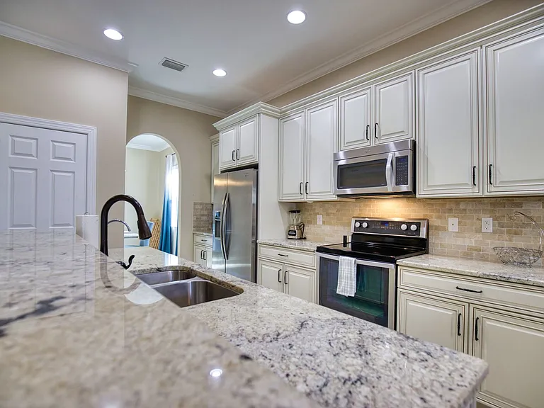 116 Pesaro Dr — Photo 24