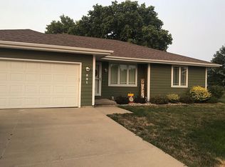 521 Stonegate Cir, Sergeant Bluff, IA 51054