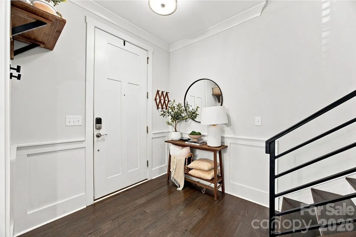 3 bed, 2495 sqft, $3,800 — Photo 4