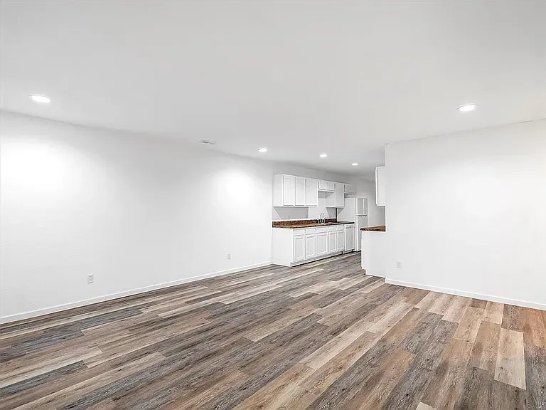 424 S Park St — Photo 3