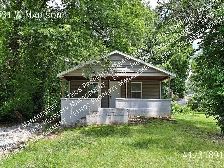 2631 W Madison St — Photo 1