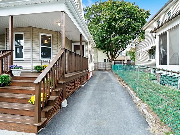 3rd image of 1007 Narragansett Blvd