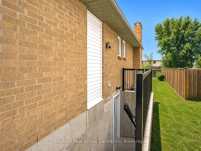 124 Downey Rd — Photo 2
