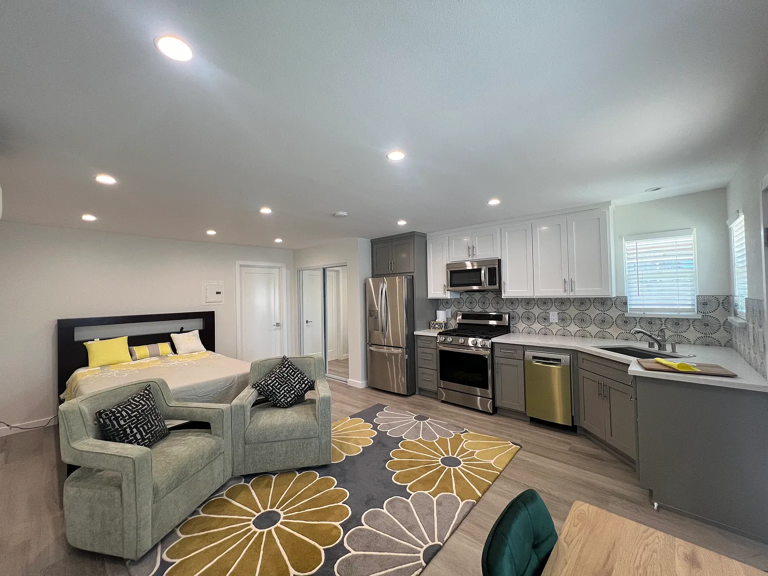 Studio, 350 sqft, $2,395 — Photo 1
