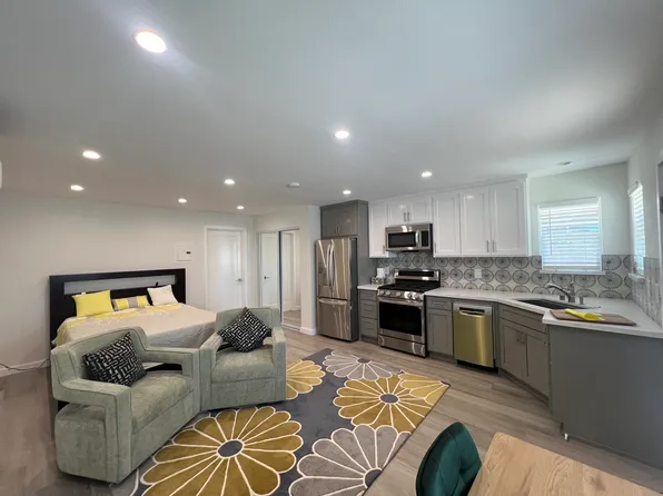 410 Ivywood Dr #1/2, Oxnard, CA 93030