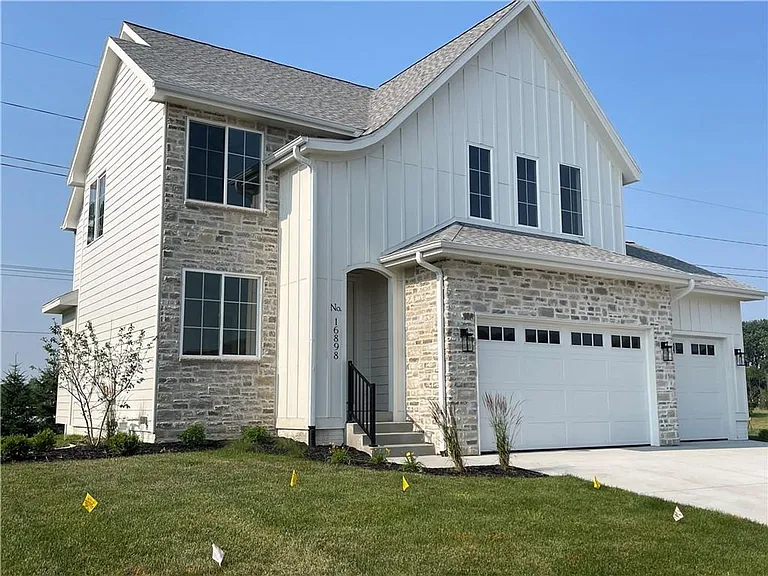 16898 Madison Cir — Photo 1
