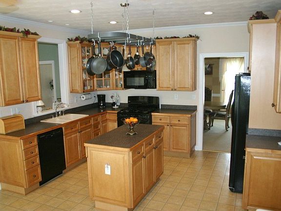 4th image of 566 Fair Oak Dr