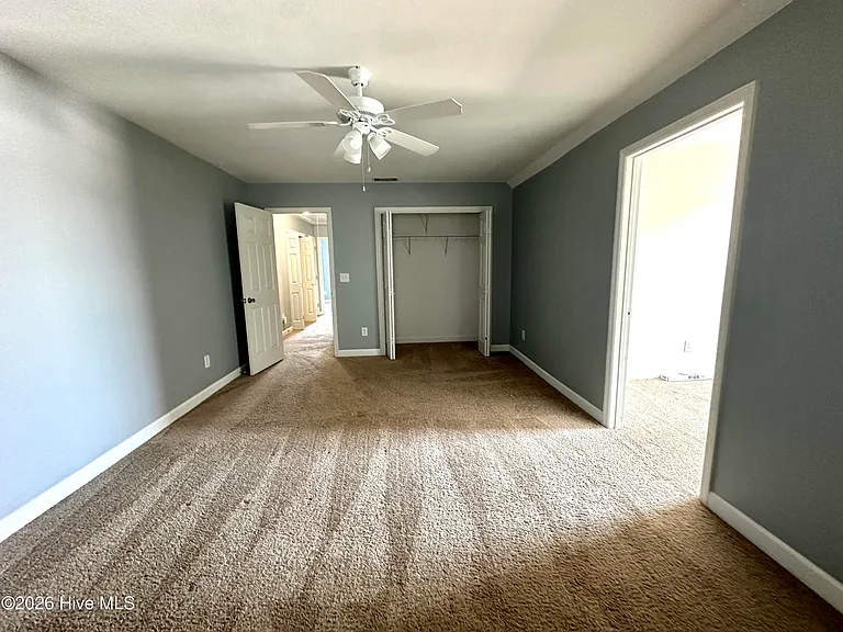 1305 Wickham Ct — Photo 32