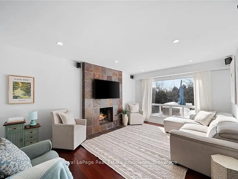 1550 Woodeden Dr #UPPER — Photo 7