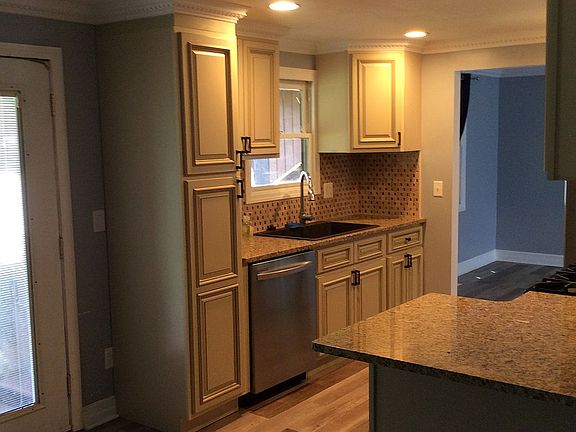 4th image of 21 Westwood Dr