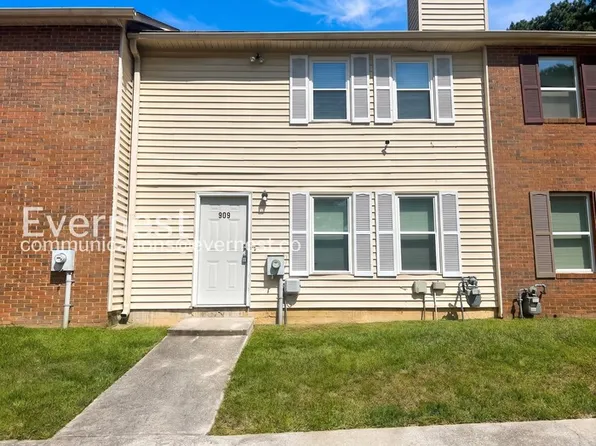 909 Silverwood Dr, Atlanta, GA 30349