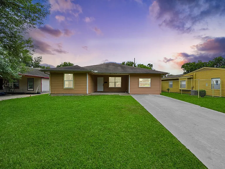 608 Trinity Ln — Photo 38