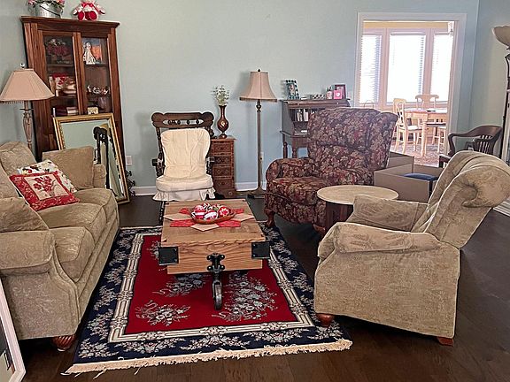 3rd image of 250 Willow Ln