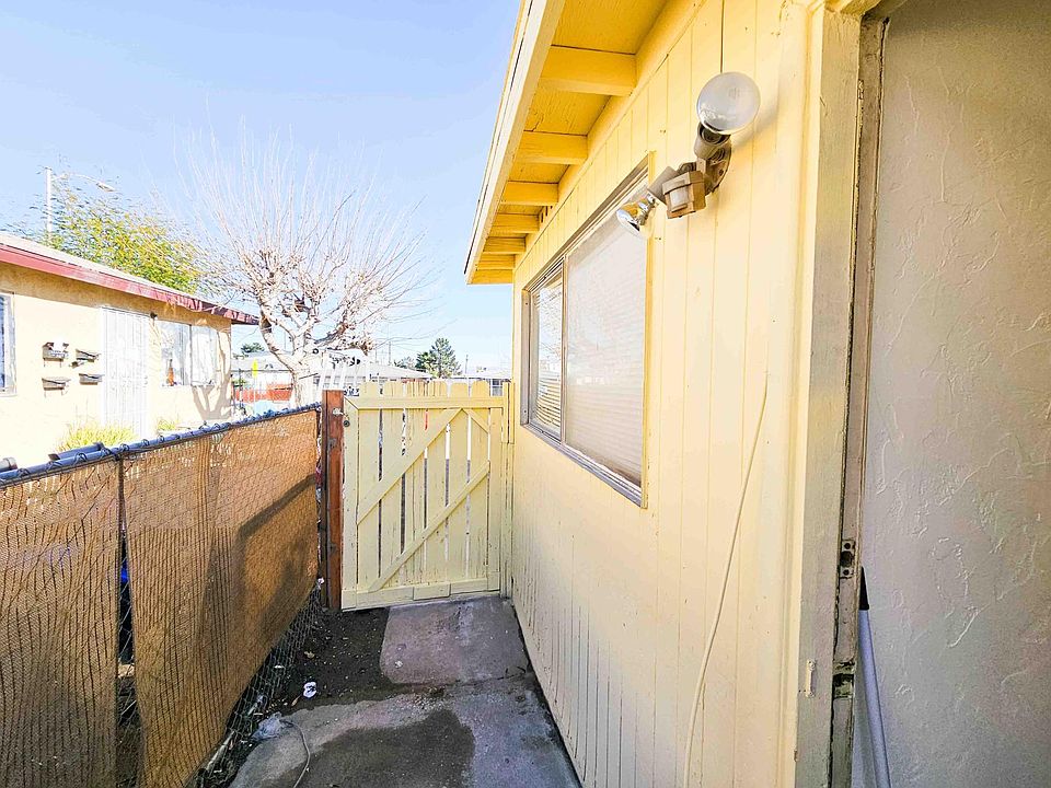 Side Entrance, side yard-face street
205 N. 13TH STREET, Las Vegas, NV 89101
