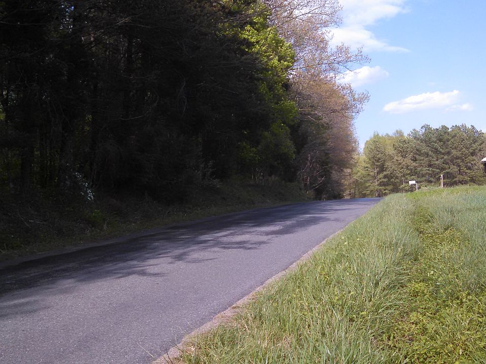 2nd image of 1601 Roundabout Rd