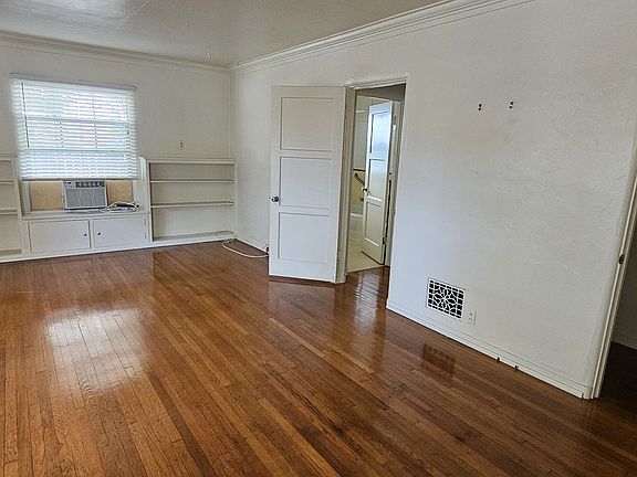 3rd image of 368 N Myrtle Ave #368