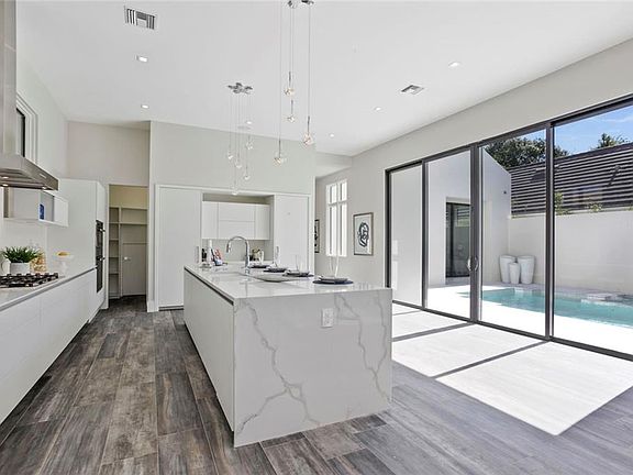 5th image of 9696 Bryanston Dr
