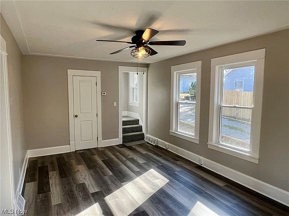 4th image of 142 Charles Ct