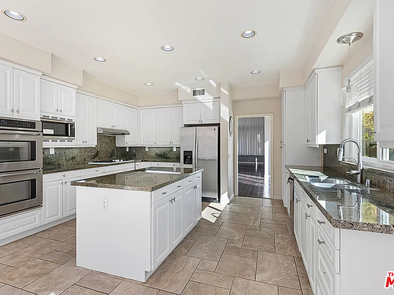 24310 Belford Ct — Photo 20