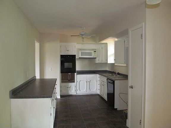 3rd image of 624 Denver Ct