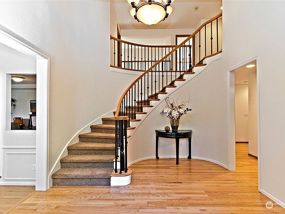 Grand entry shows off some of the higher quality details in this home. A great shot showing the gleaming real oak hardwood flooring.  The stairway is the only officially carpeted area in the house.>