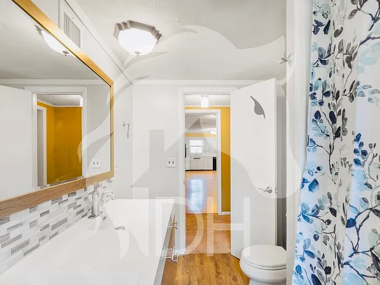 450 N Miller St — Photo 14