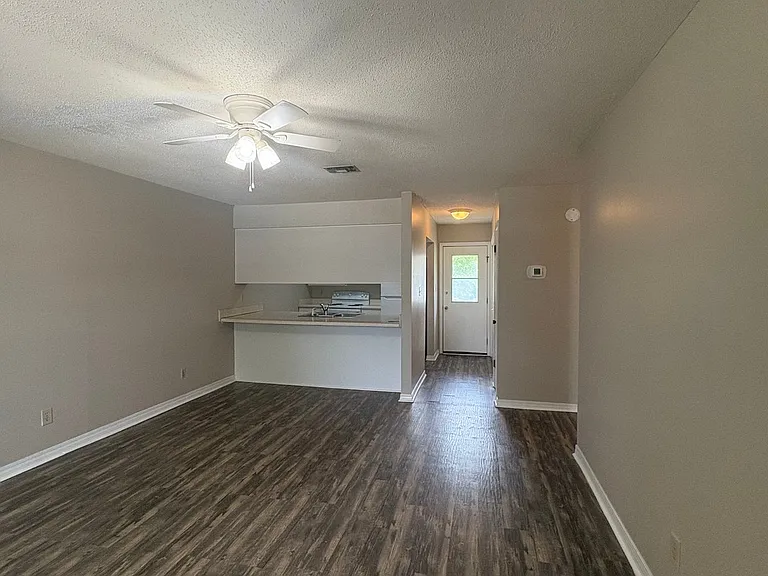 520 Landview Dr #B — Photo 2