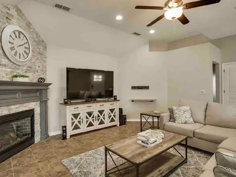 4811 Bel Air Blvd — Photo 3