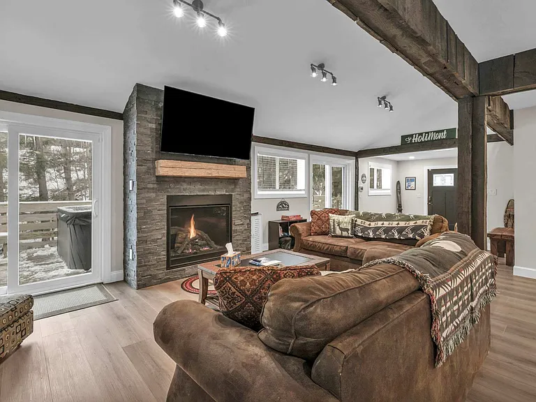 6924 Fish Hill Rd — Photo 2