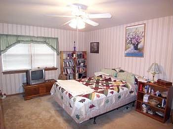 5th image of 1005 Greenwood Cir #1C