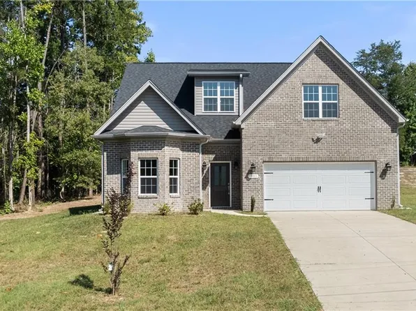 1885 Paragon Dr, Winston Salem, NC 27127