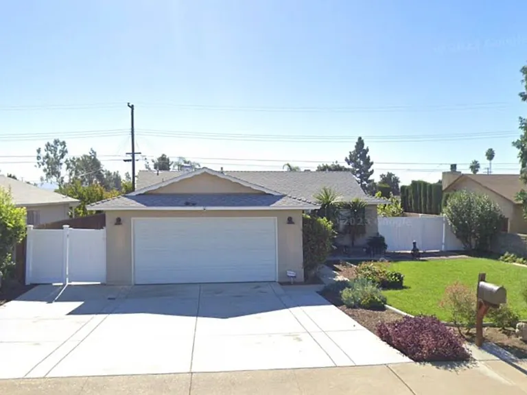 Olive St — Photo 1