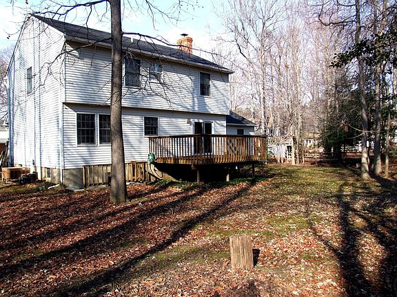 Large Back yard with 12 x 16 Deck 