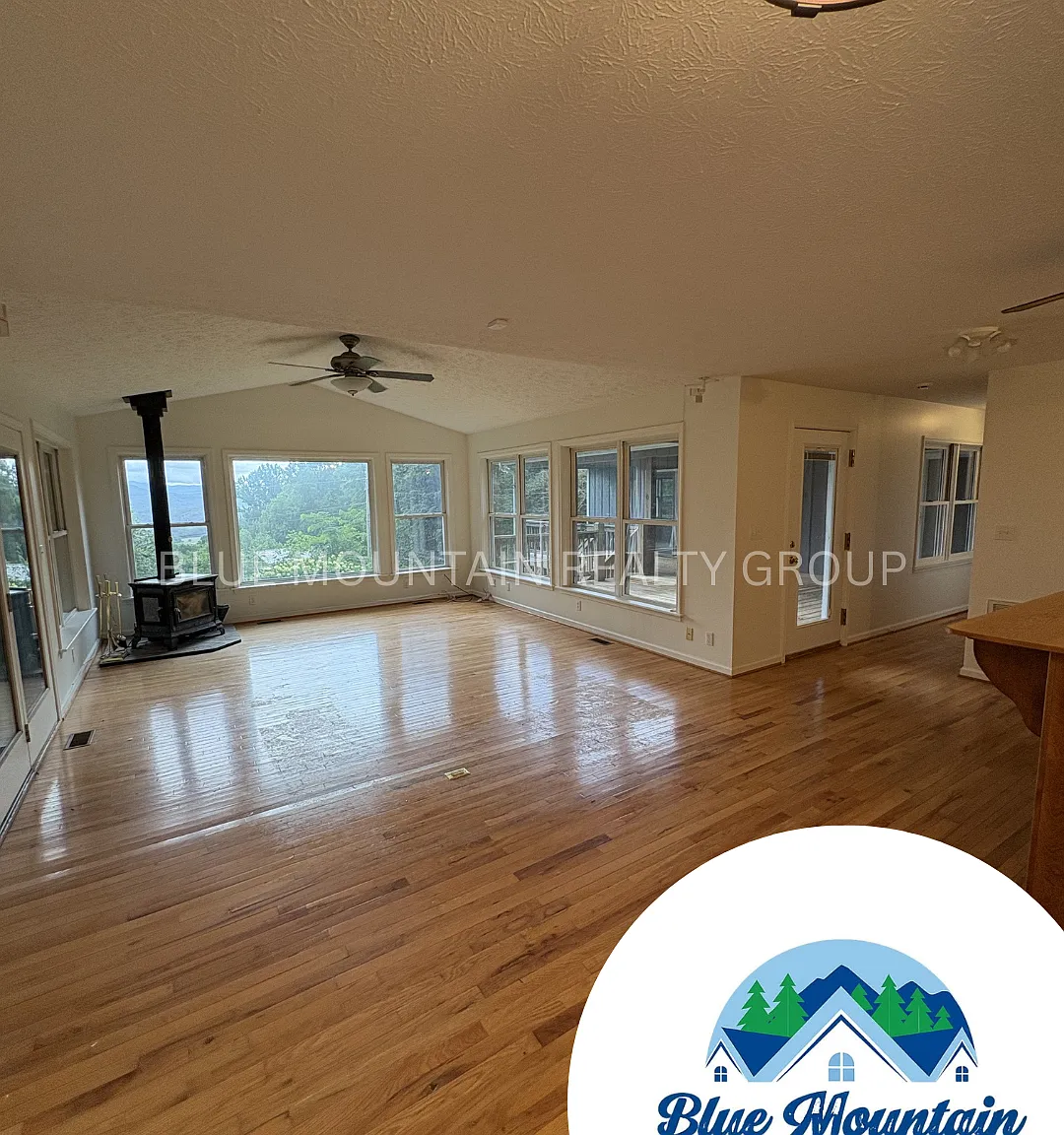 3 bed, 3.0 bath, $2,100 — Photo 3