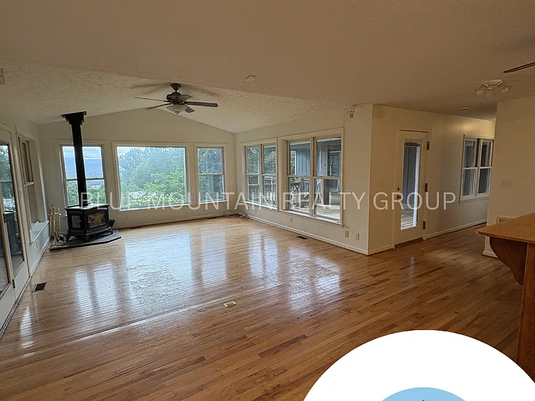 67 Vinewood Dr — Photo 2