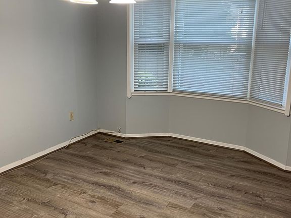 4th image of 369 W Broad St
