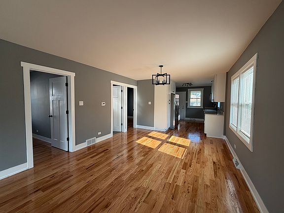 3rd image of 334 W 101st Pl