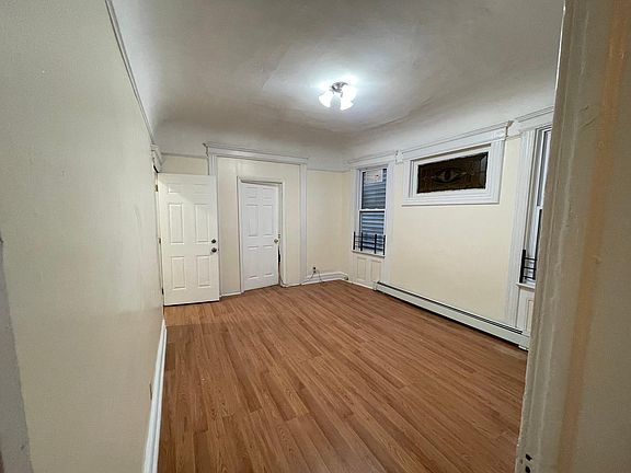 4th image of 830 S 16th St Floor 1