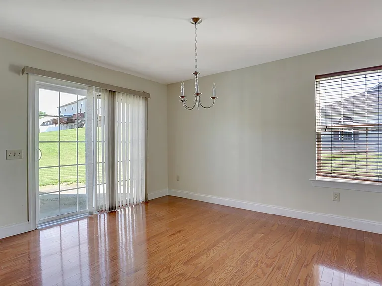 312 Sleepy Hollow Dr — Photo 15