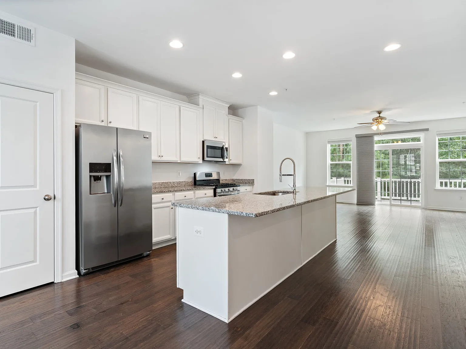 4 bed, 3.5 bath, 2188 sqft, $2,800 — Photo 4