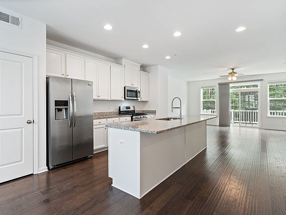 4th image of 23048 Mountain Laurel Ln
