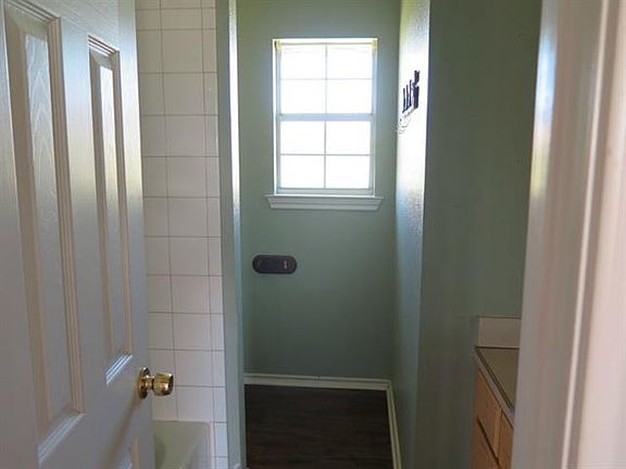 4th image of 525 Brookfield Dr