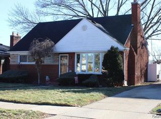 16494 Sprenger Ave, Eastpointe, MI 48021