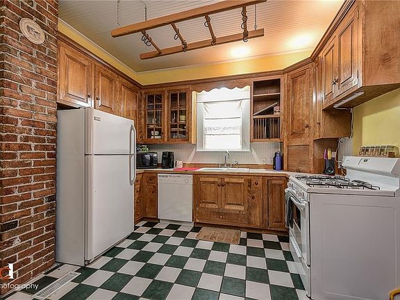 2nd image of 217 W Benton St