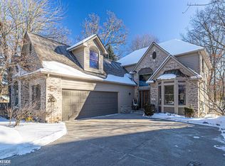 1440 Woodbridge Ln, Wixom, MI 48393