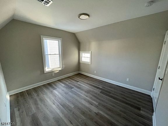 5th image of 141 Greenwood Ave Floor 2