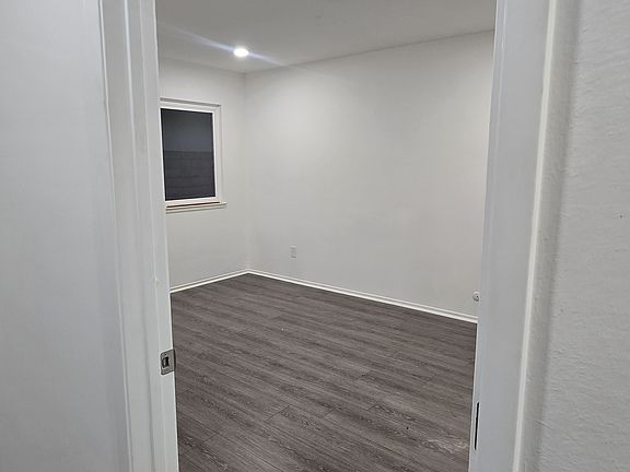 3rd image of 9429 Gledhill St