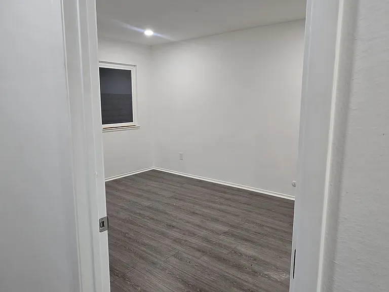 9429 Gledhill St — Photo 3
