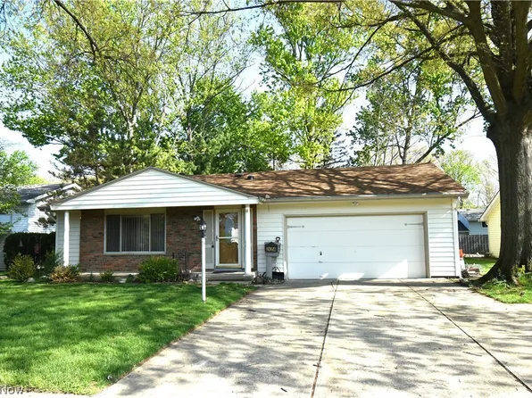 24354 S Oxford Oval, North Olmsted, OH 44070